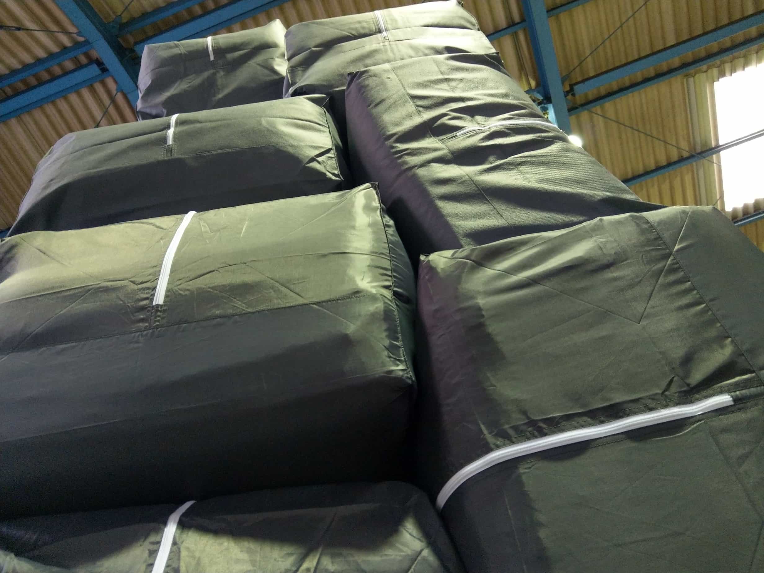 大量の出荷待ちおふとん