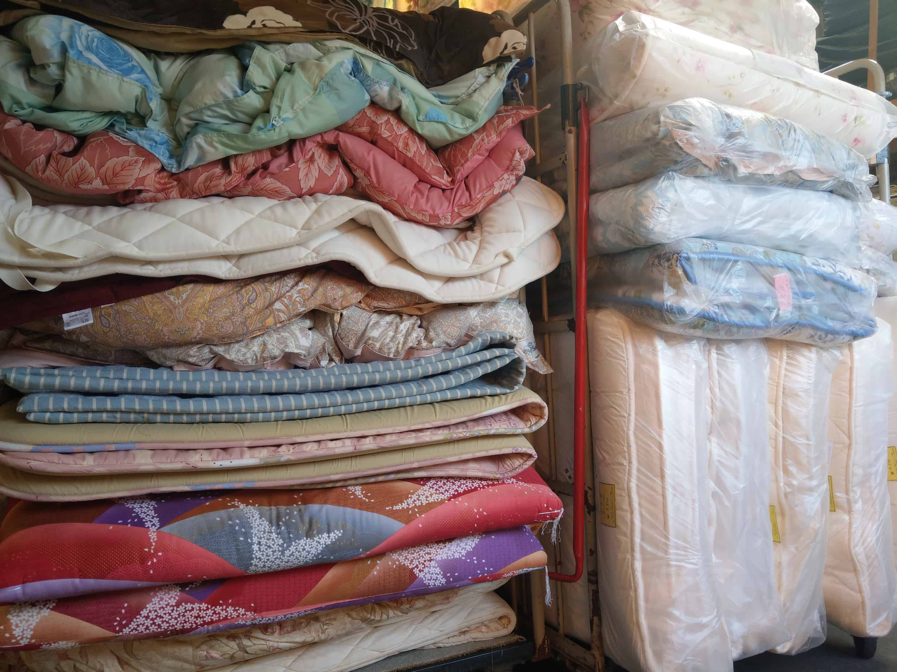 包装・出荷待ちのお布団たち